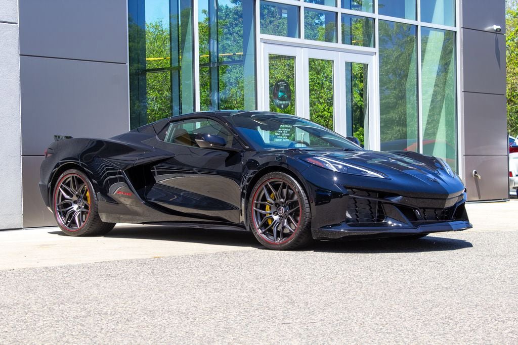 Used 2026 Chevrolet Corvette Z06 w/ Stealth Interior Trim Package RWD image 3
