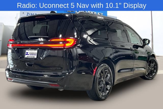 Used 2025 Chrysler Pacifica Limited FWD image 8