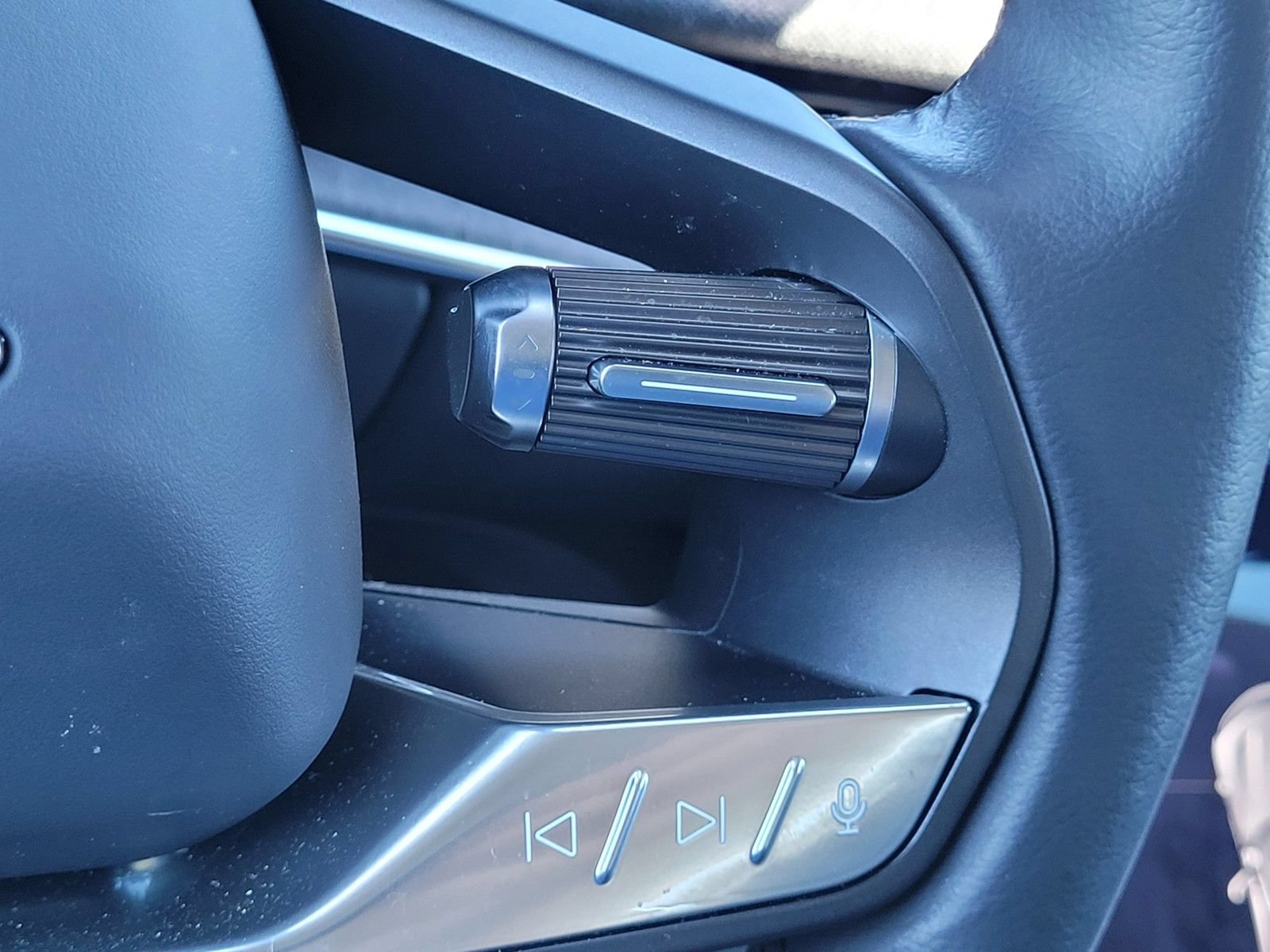 Used 2025 Lucid Air Touring AWD/4WD image 21