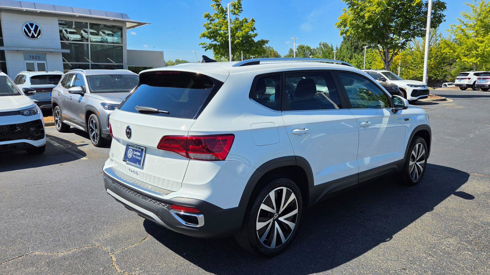 Certified 2023 Volkswagen Taos SE w/ Panoramic Sunroof Package FWD image 5