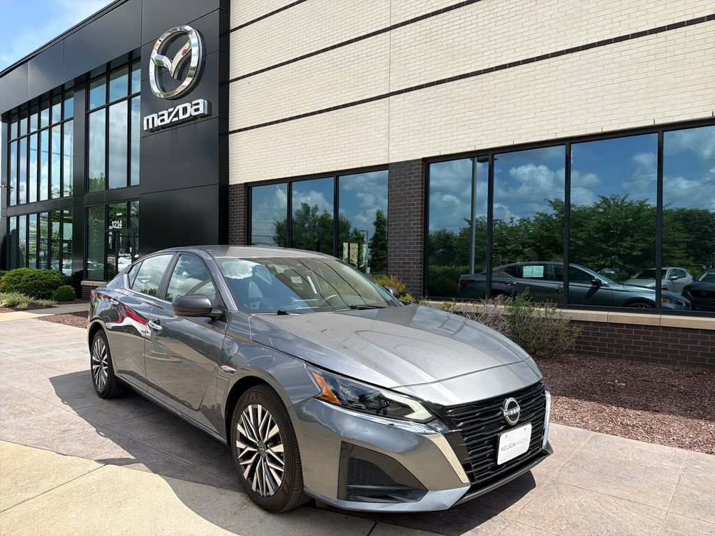 Used 2025 Nissan Altima 2.5 SV