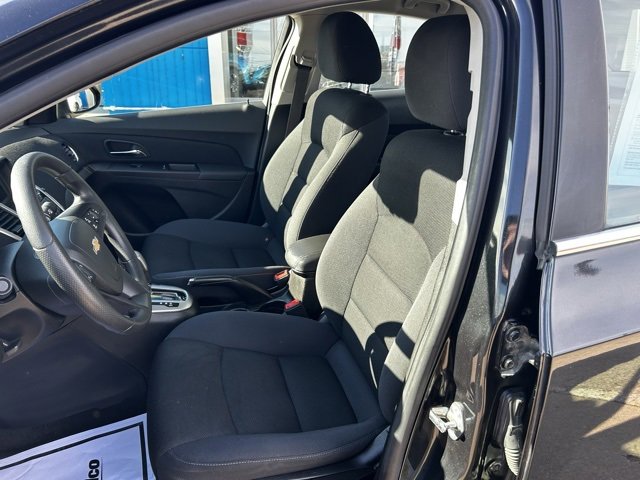 Used 2015 Chevrolet Cruze LT image 9