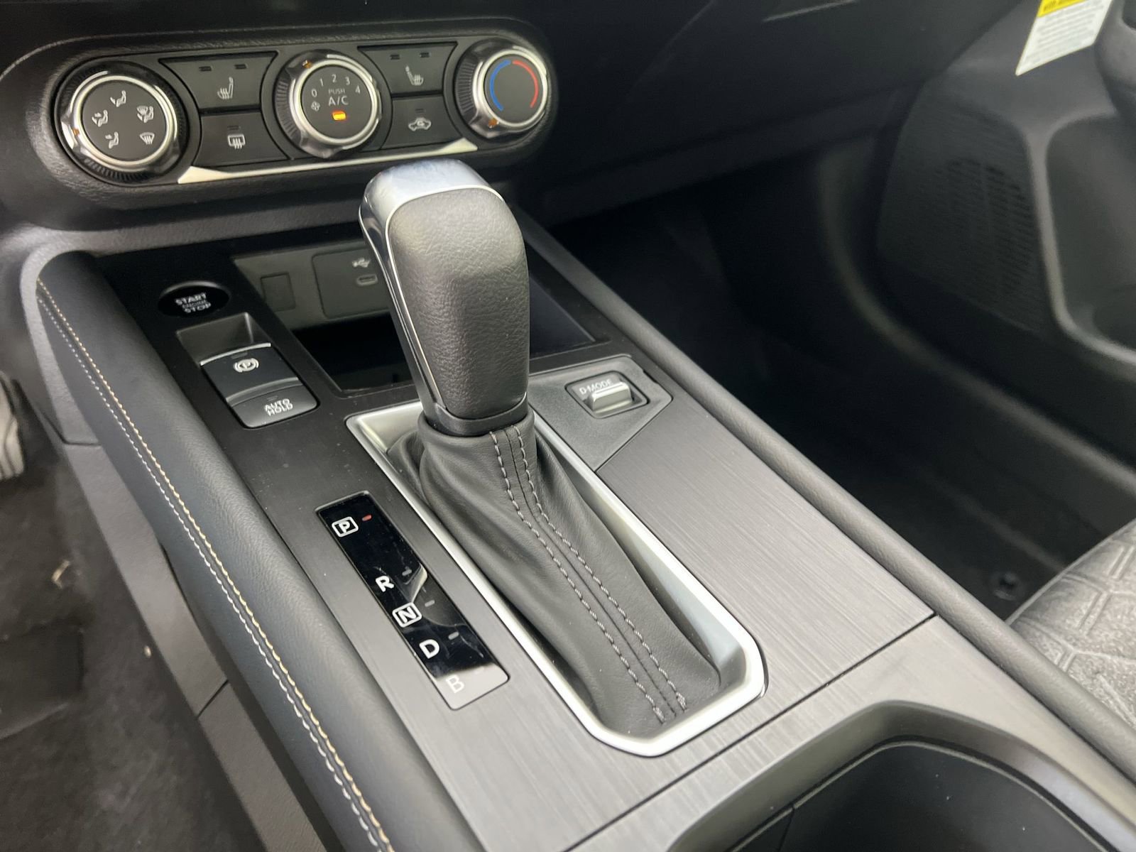 New 2025 Nissan Kicks SV w/ SV Premium Package image 17