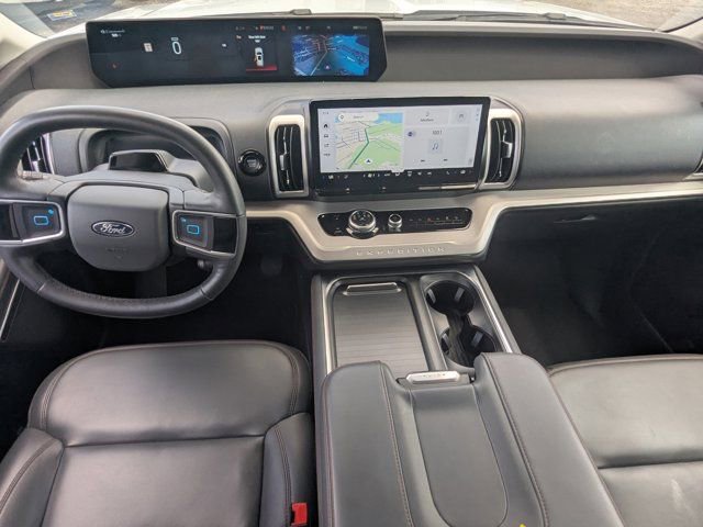 Used 2025 Ford Expedition Max Active AWD/4WD image 17