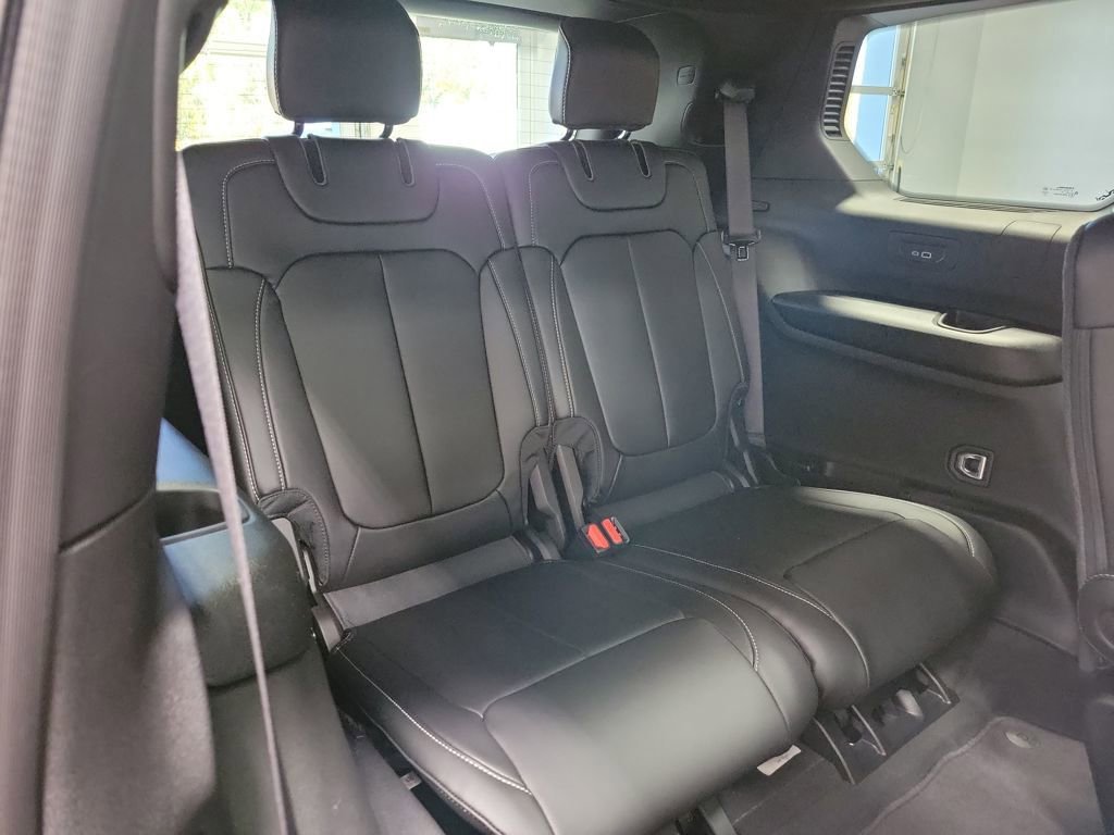 New 2025 Jeep Grand Cherokee L Limited w/ Black Appearance Package image 8