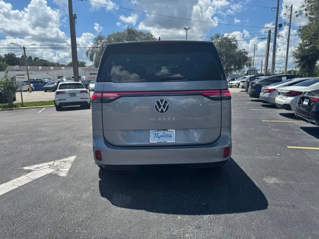 Used 2025 Volkswagen ID. Buzz Pro S RWD image 4