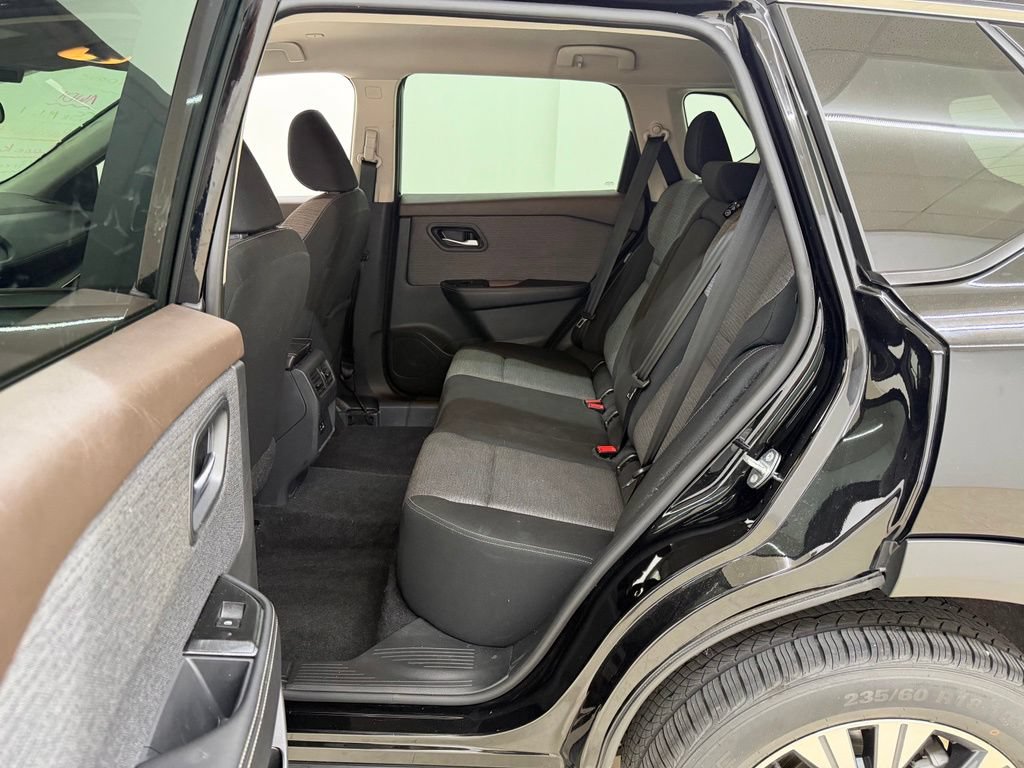 Used 2023 Nissan Rogue SV AWD/4WD image 16