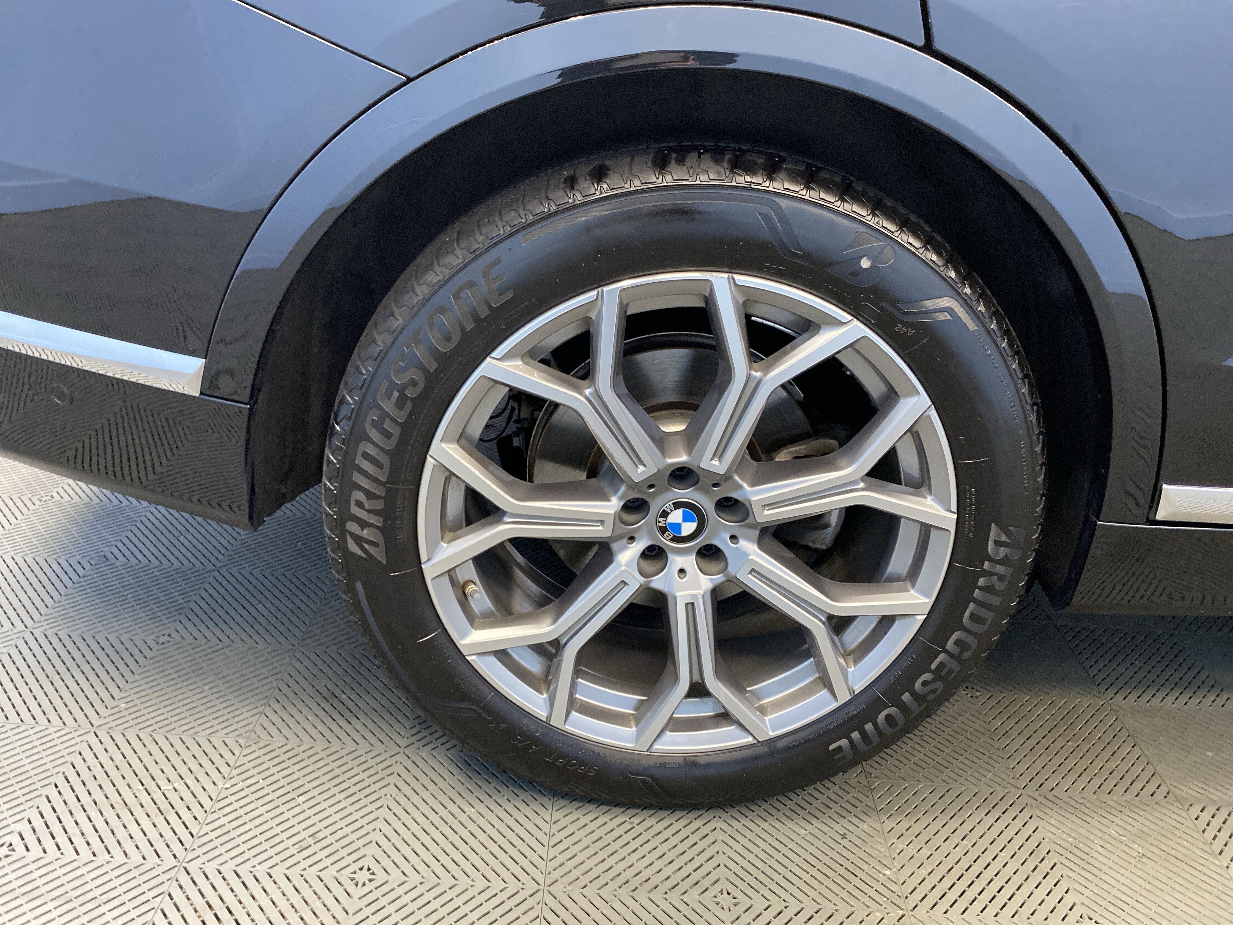 Used 2024 BMW X7 xDrive40i w/ Premium Package image 30