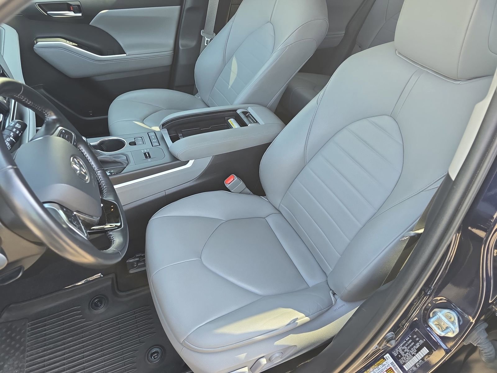 Used 2021 Toyota Highlander XLE image 20