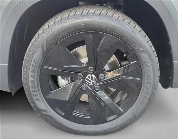 New 2026 Volkswagen Taos SE image 10