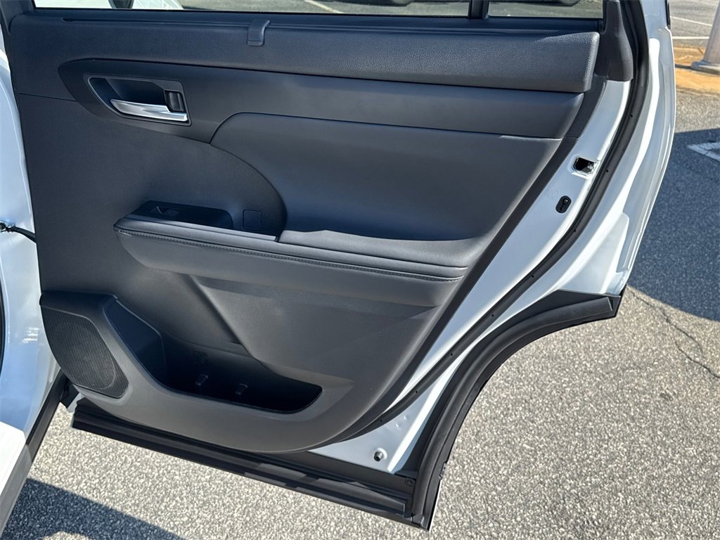 New 2025 Toyota Highlander XLE image 16