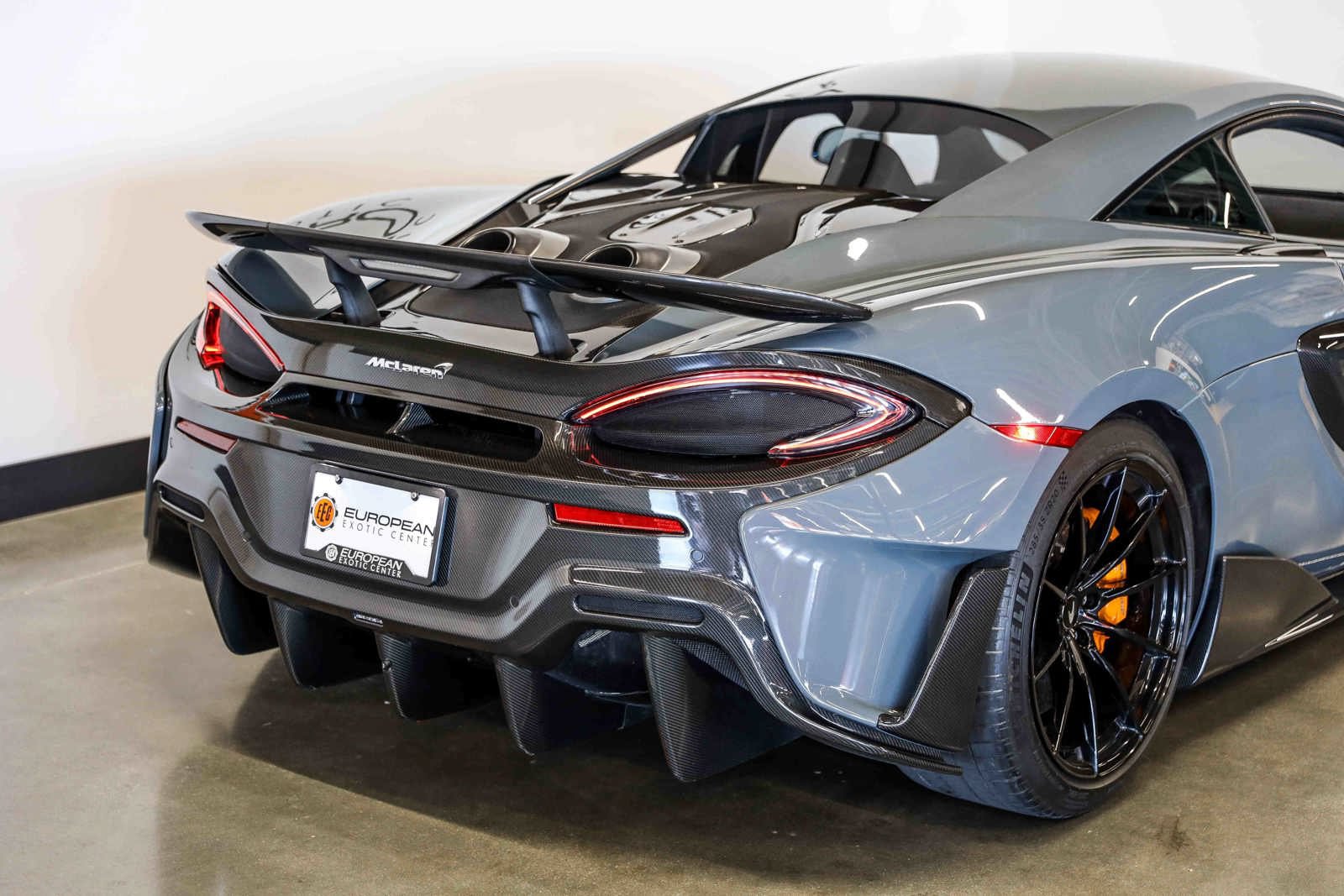 Used 2019 McLaren 600LT RWD image 25
