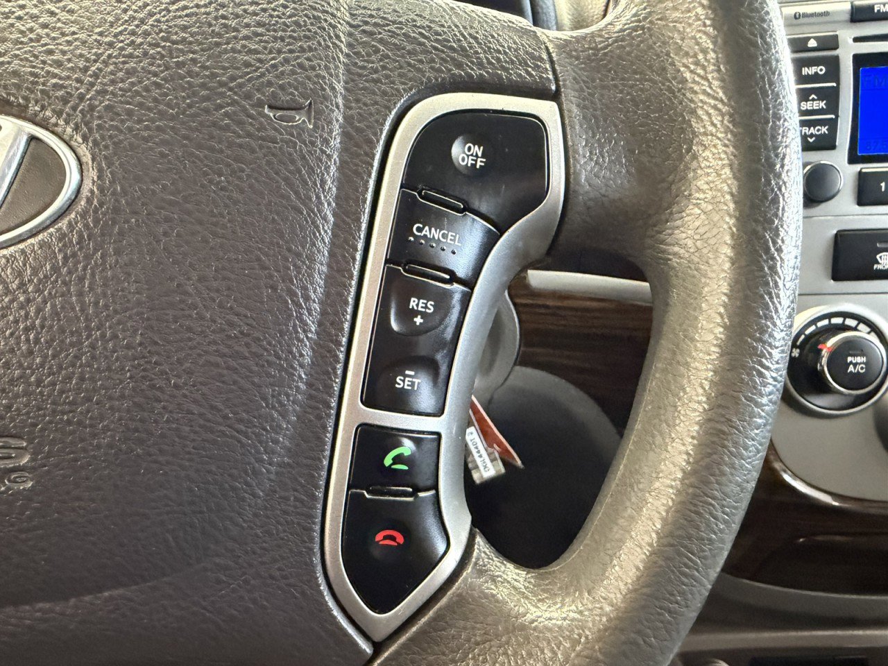 Used 2010 Hyundai Santa Fe GLS image 9