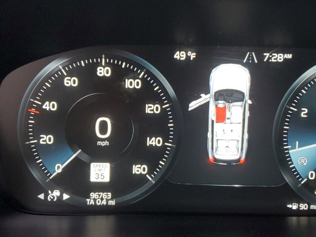 Used 2016 Volvo XC90 T6 R-Design w/ Vision Package image 12