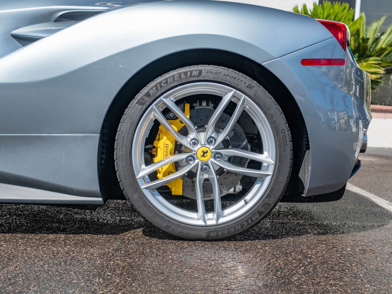 Used 2018 Ferrari 488 GTB image 32