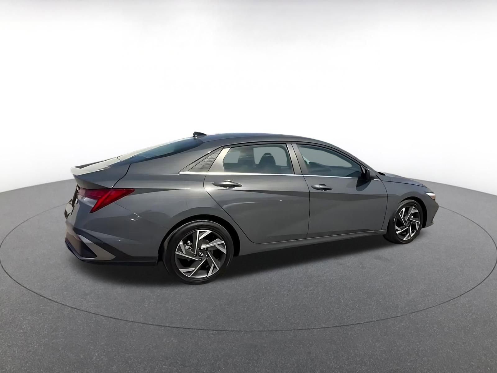 Used 2025 Hyundai Elantra SEL image 14