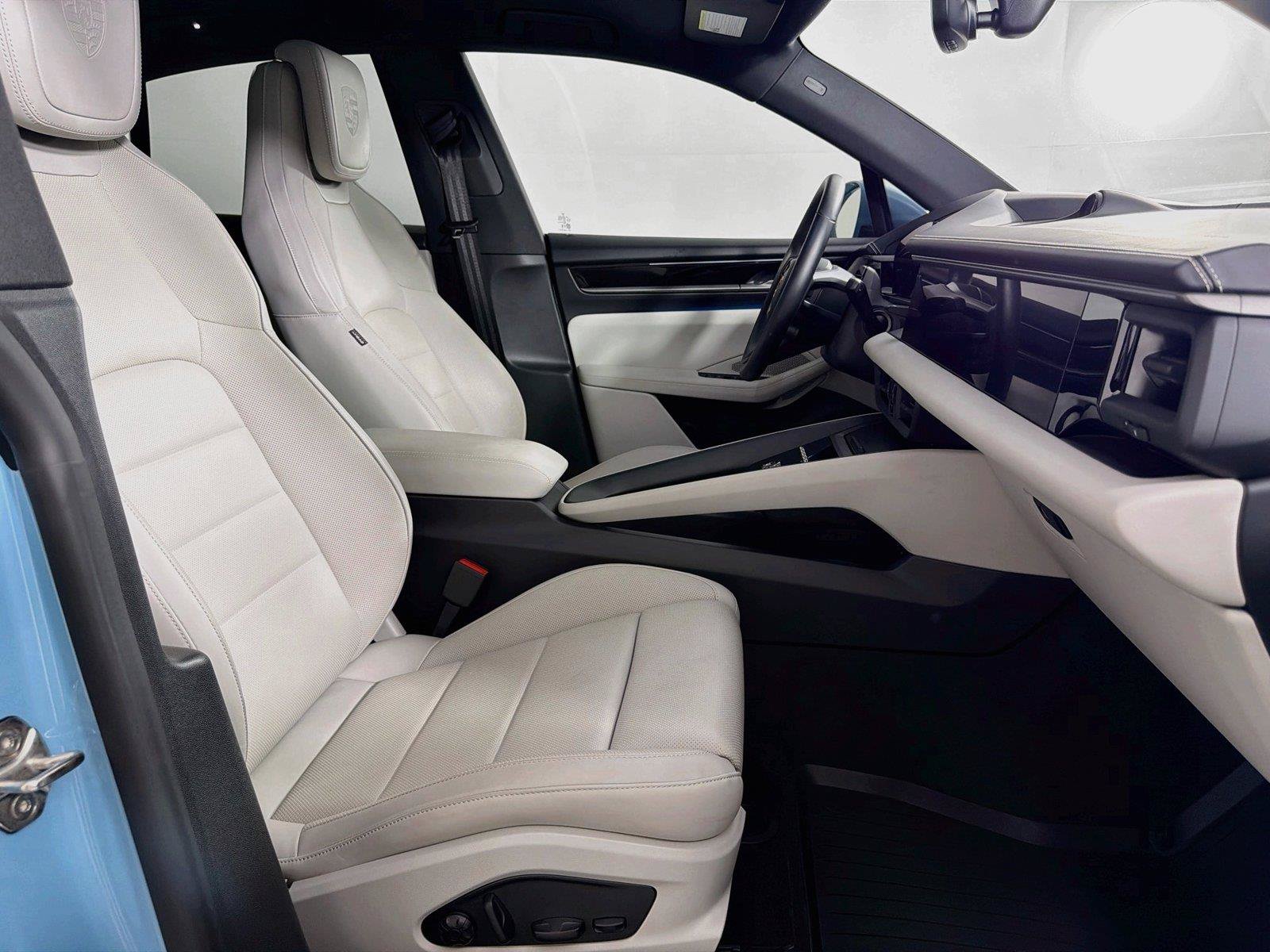Certified 2026 Porsche Macan Electric RWD image 28