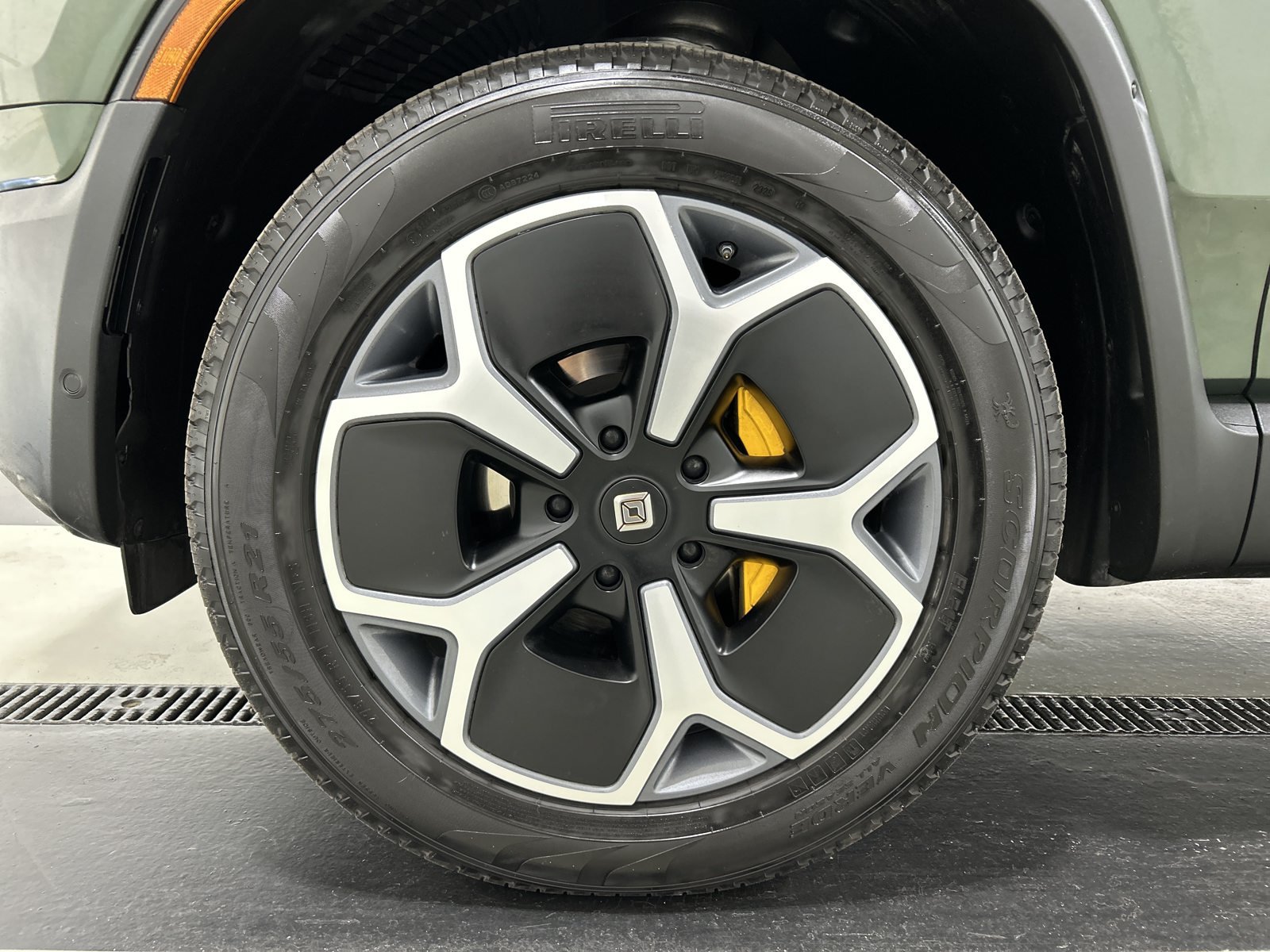 Used 2024 Rivian R1S Adventure Quad AWD/4WD image 9