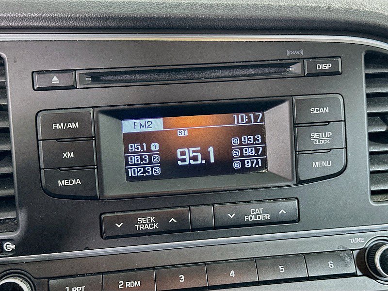 Used 2017 Hyundai Elantra SE FWD image 14