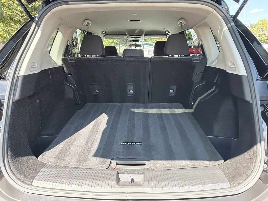 Used 2023 Nissan Rogue SV FWD image 25