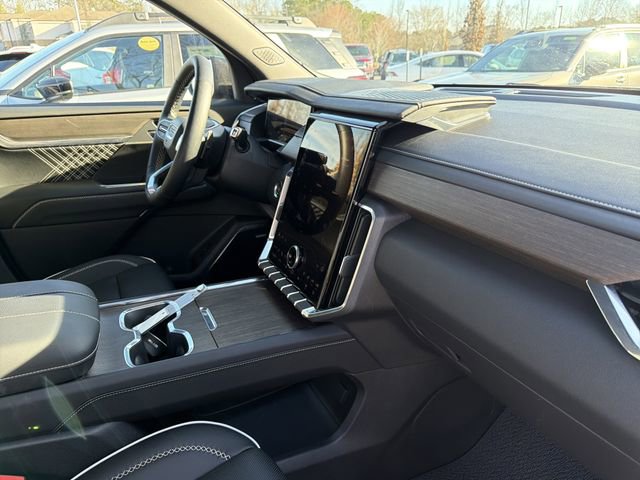 Used 2025 GMC Acadia Denali image 19