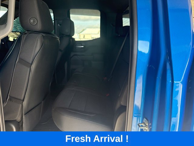 Used 2025 Chevrolet Silverado 1500 Custom w/ LPO, Dark Essentials Package RWD image 3