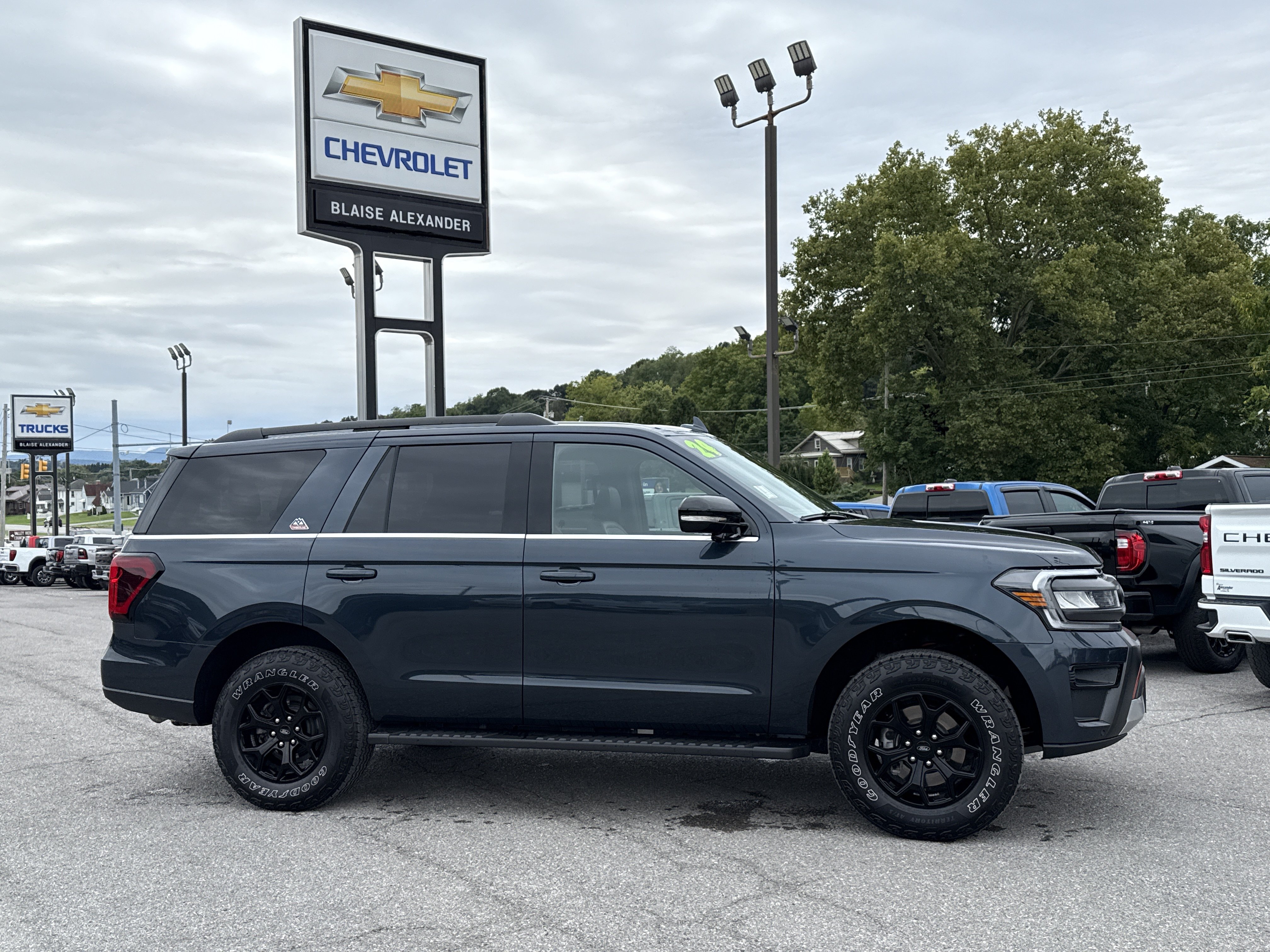 Used 2024 Ford Expedition Timberline AWD/4WD image 2