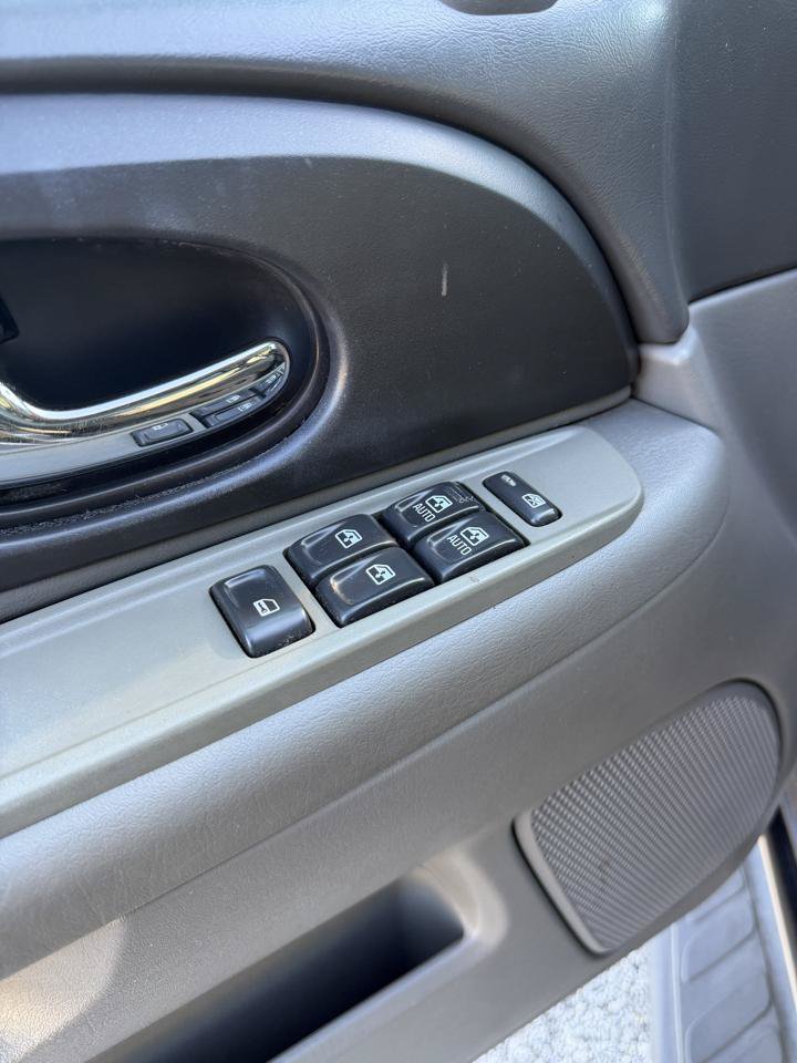 Used 2004 GMC Envoy XL SLE w/ 1SB Preferred Equipment Group AWD/4WD image 16