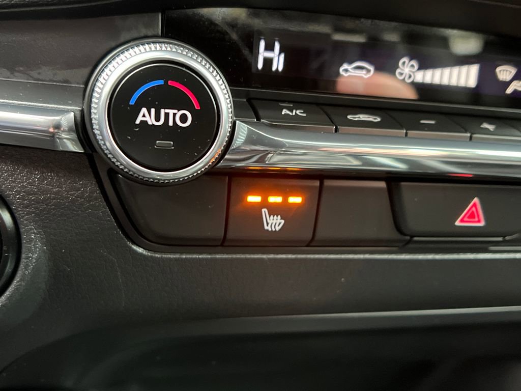 Used 2025 MAZDA MAZDA3 2.5 S Hatchback w/ Premium Pkg image 29