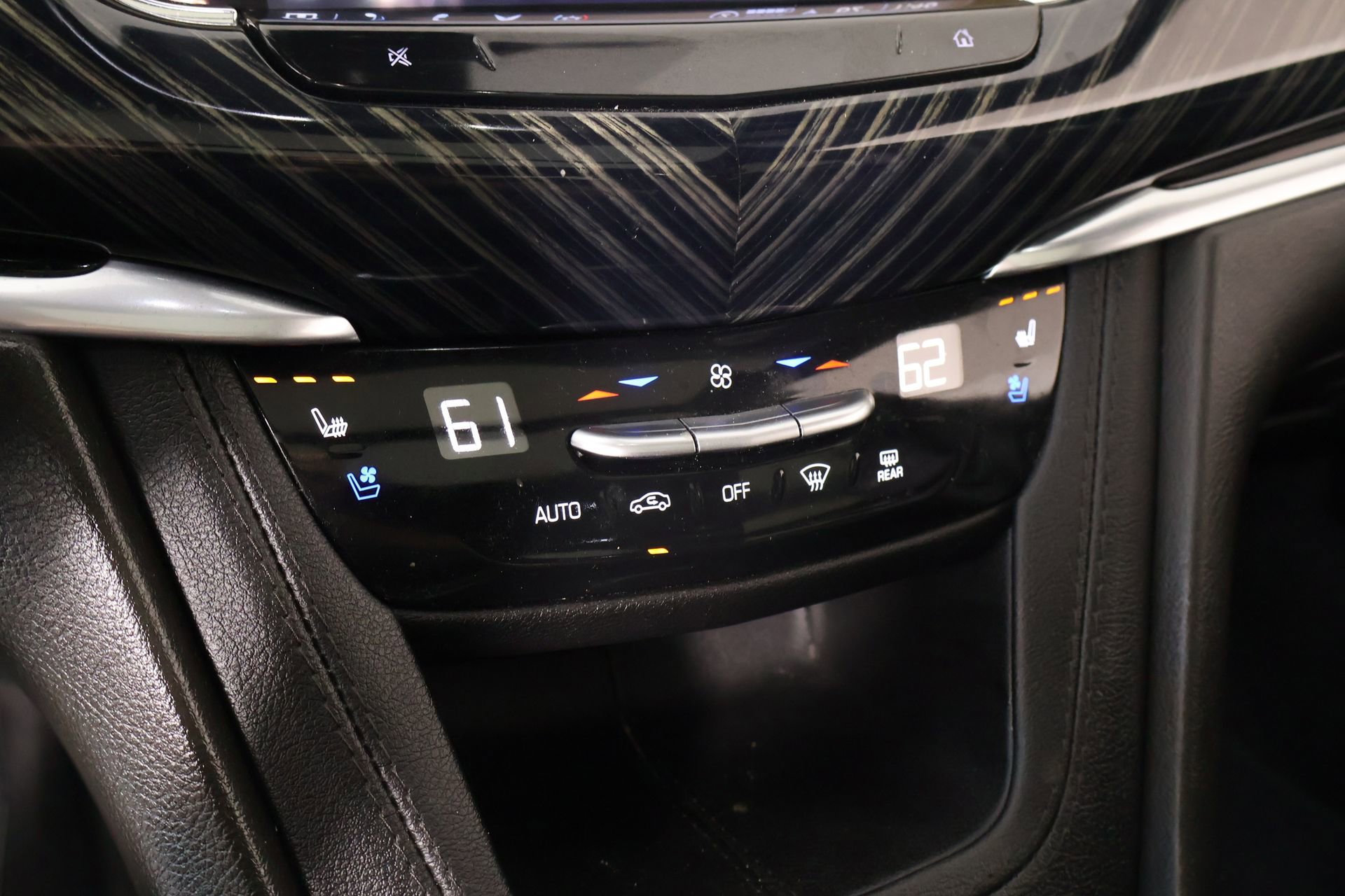 Used 2024 Cadillac XT6 Premium Luxury image 7