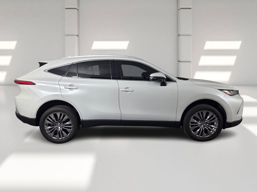 Used 2024 Toyota Venza XLE AWD/4WD image 5