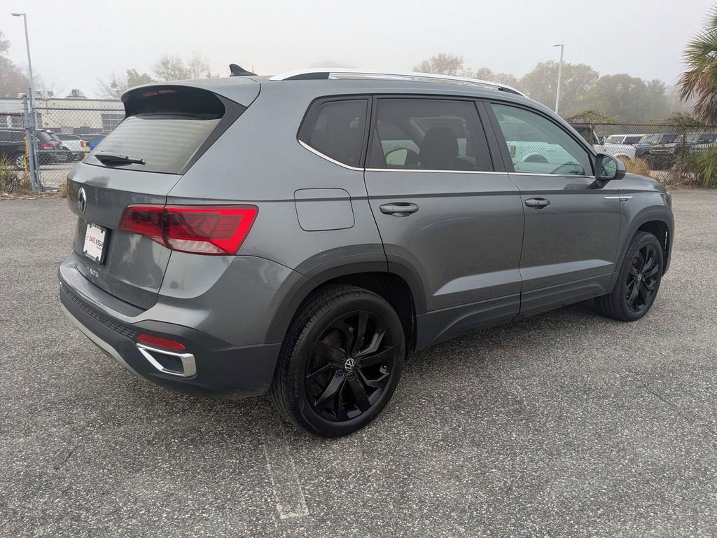 Used 2024 Volkswagen Taos SE FWD image 4