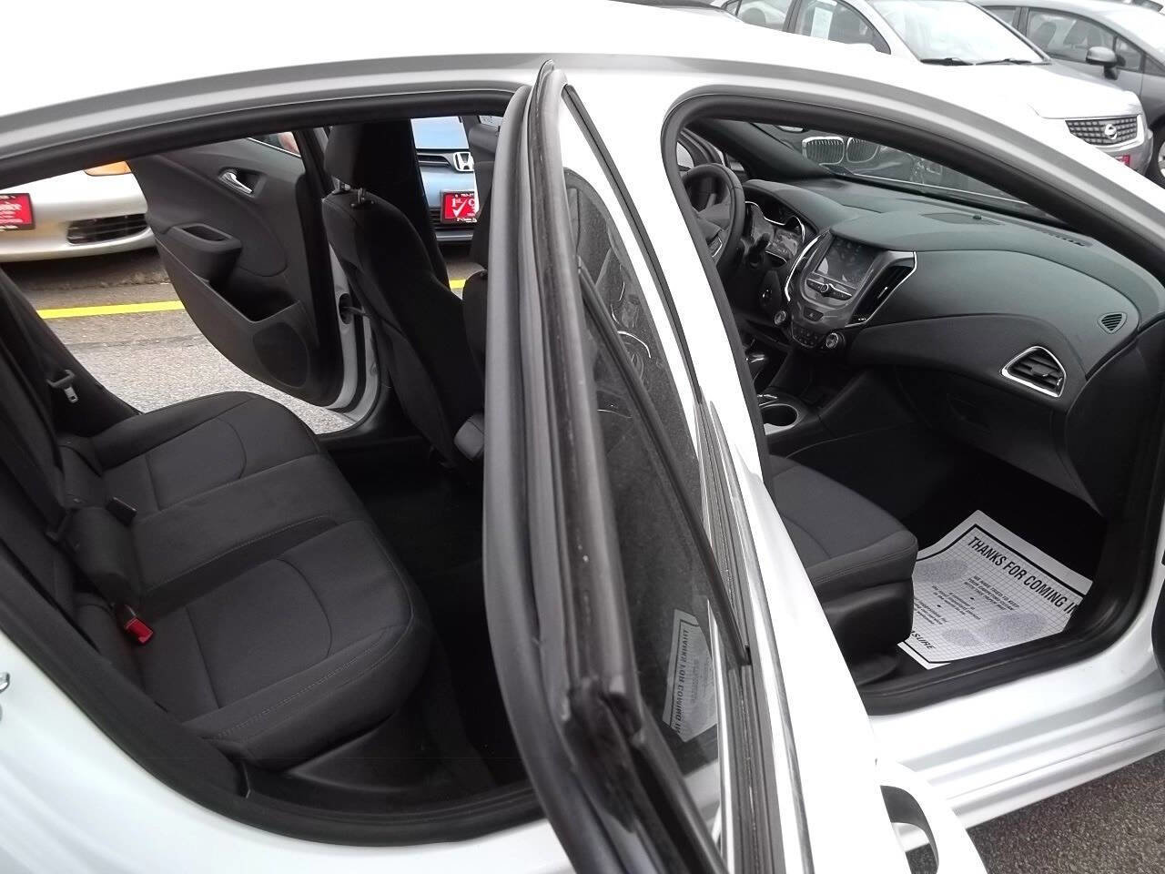 Used 2017 Chevrolet Cruze LT w/ Convenience Package image 9