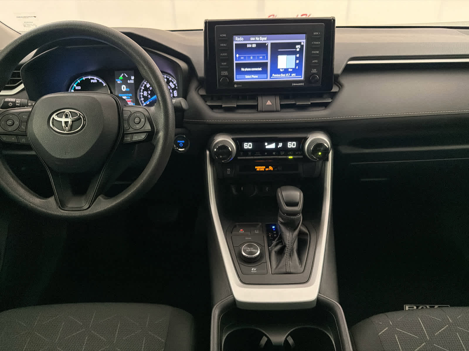Used 2021 Toyota RAV4 XLE image 19