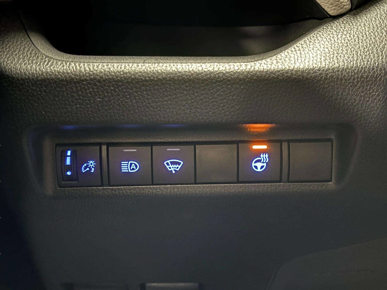 Used 2021 Toyota RAV4 XLE image 38