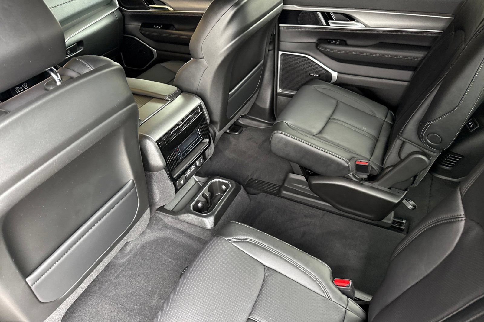 New 2026 Jeep Grand Wagoneer Limited w/ Convenience Group I AWD/4WD image 11