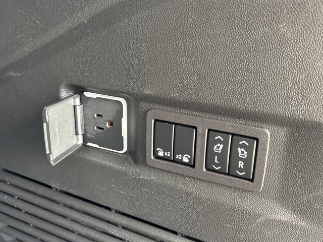 Used 2023 Chevrolet Tahoe High Country image 6