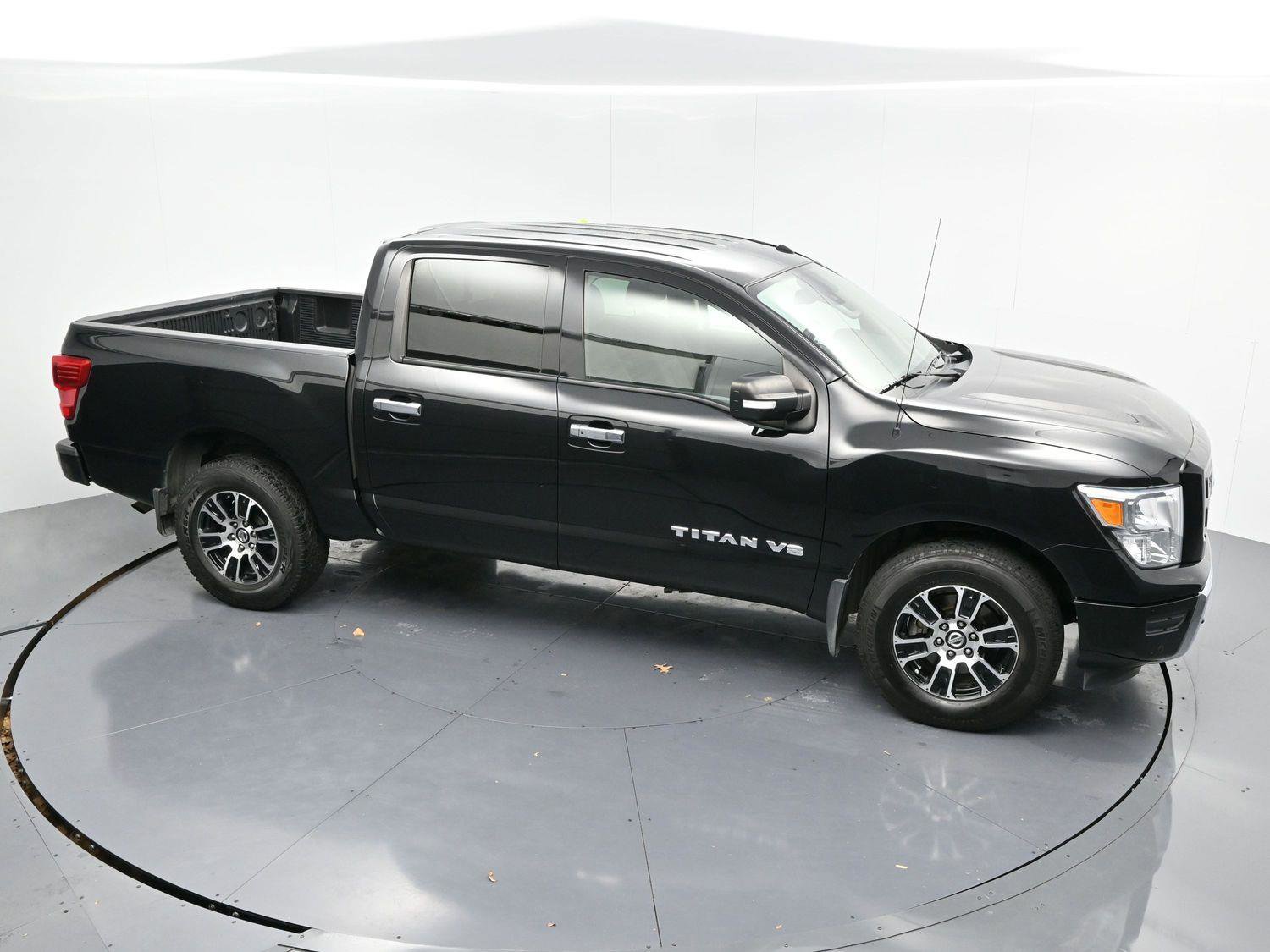 Used 2020 Nissan Titan SV w/ SV Convenience Package image 38