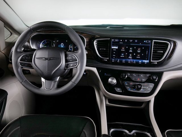 Used 2023 Chrysler Pacifica Limited FWD image 14
