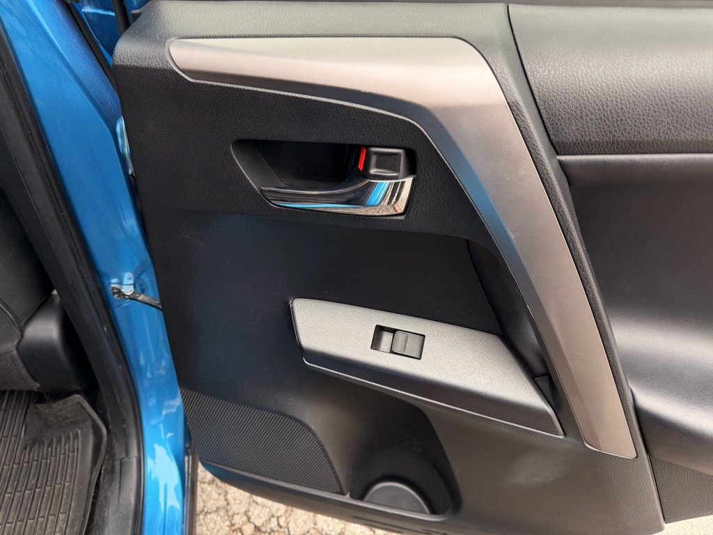 Used 2018 Toyota RAV4 XLE image 20