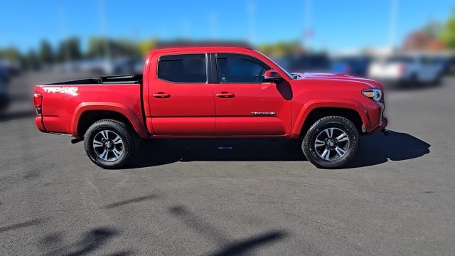 Used 2019 Toyota Tacoma TRD Sport w/ Technology Package AWD/4WD image 2