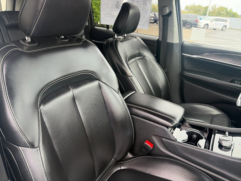Used 2023 Jeep Grand Cherokee Limited AWD/4WD image 18