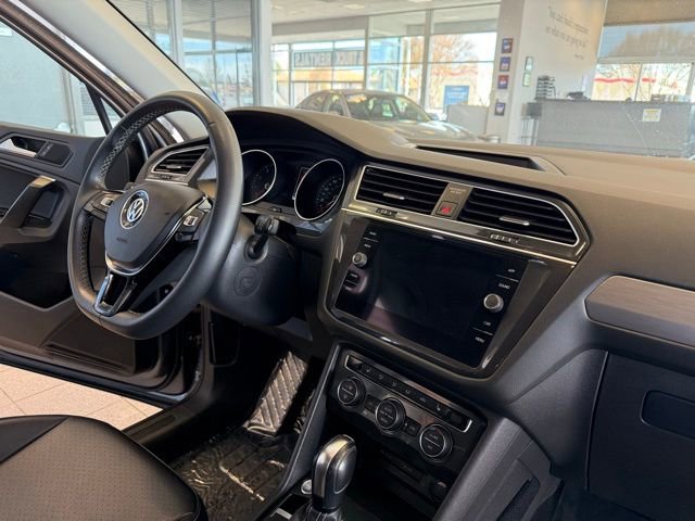 Used 2021 Volkswagen Tiguan SE image 27