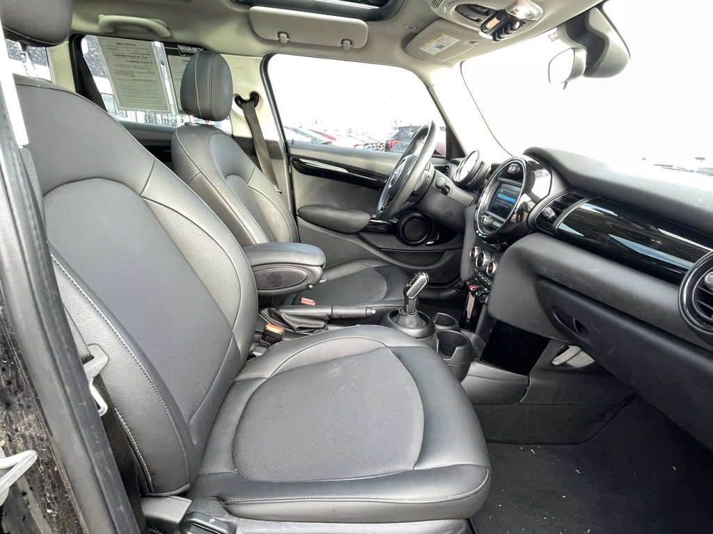 Used 2021 MINI Cooper 4-Door Hardtop image 26