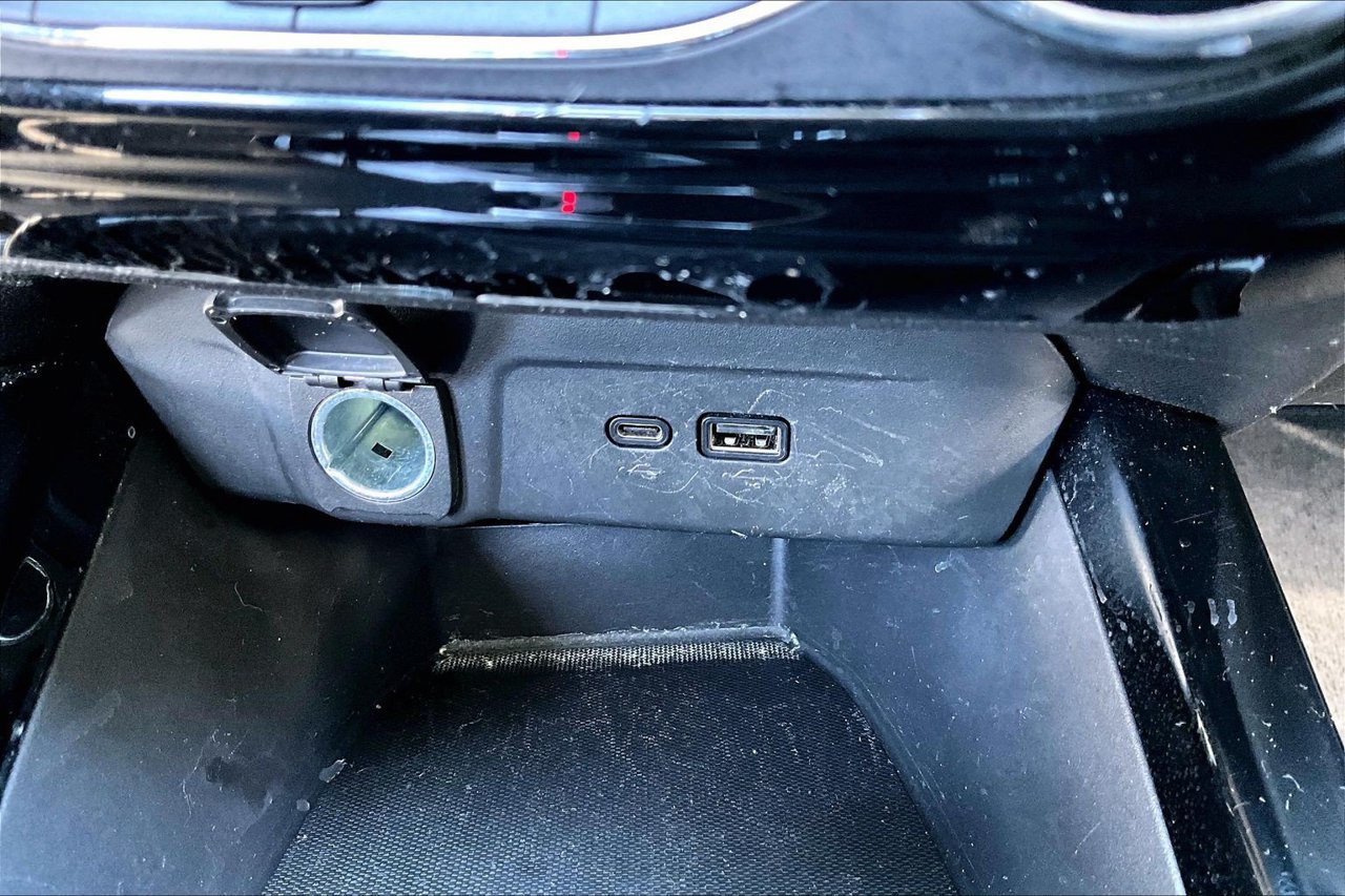 Used 2025 Chevrolet Trax LT FWD image 15