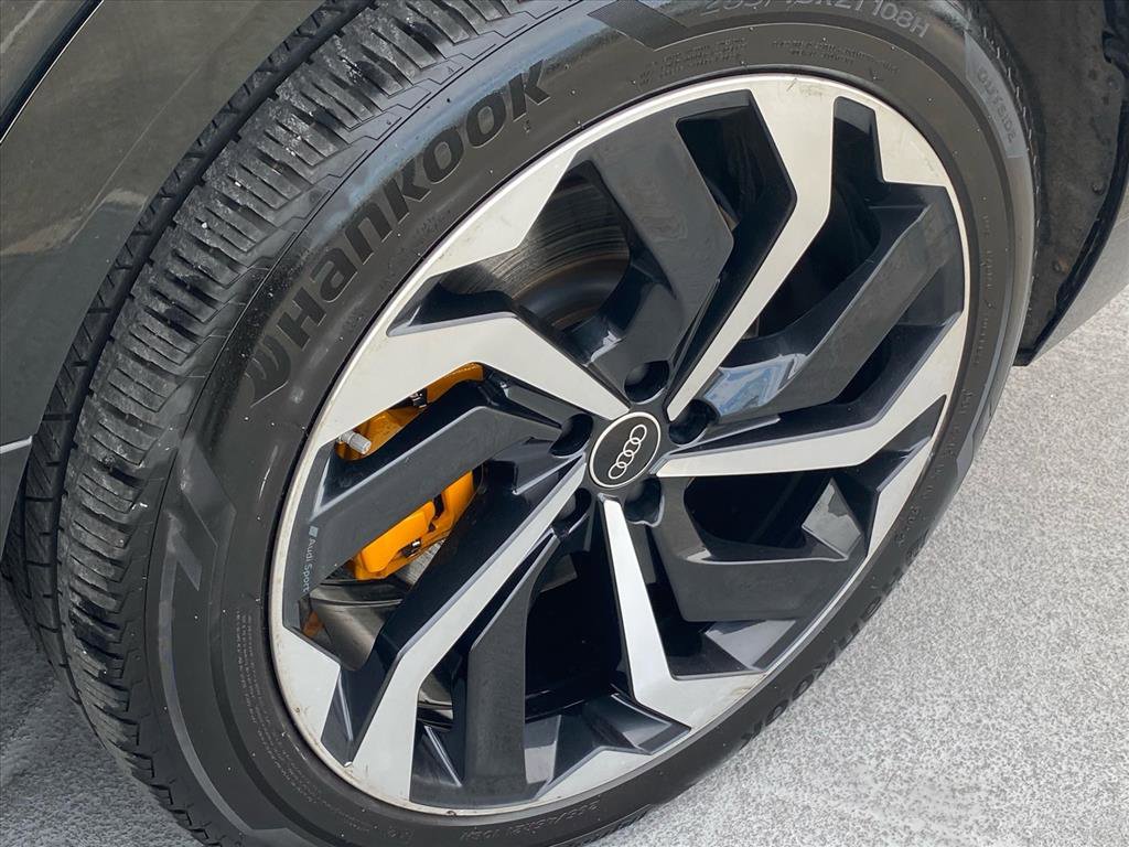 Used 2023 Audi e-tron Premium Plus w/ Premium Plus Package image 23