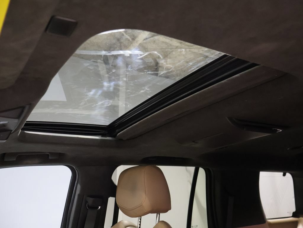 Used 2020 Cadillac Escalade Platinum AWD/4WD image 11