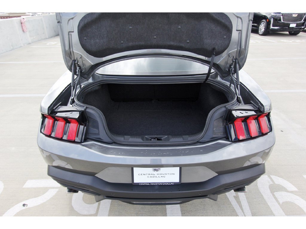 Used 2025 Ford Mustang Coupe RWD image 28