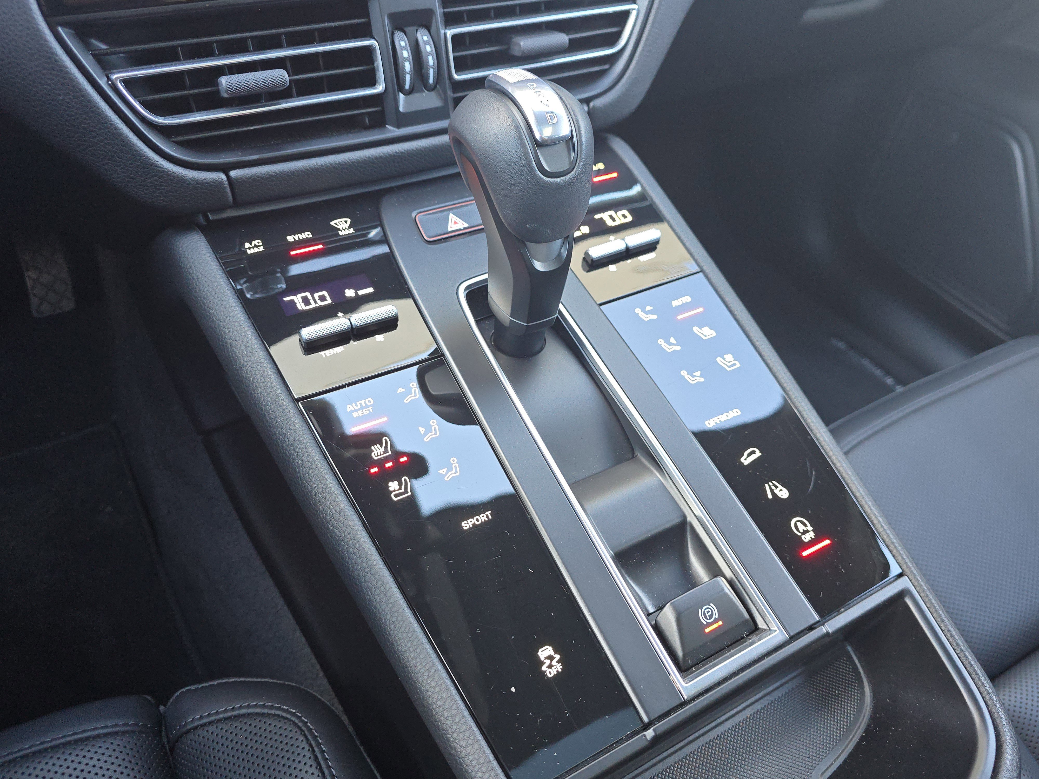 Certified 2025 Porsche Macan image 26