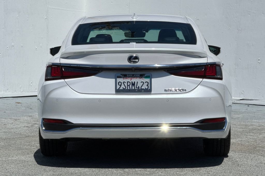 Used 2021 Lexus ES 300h w/ Accessory Package 2 FWD image 4